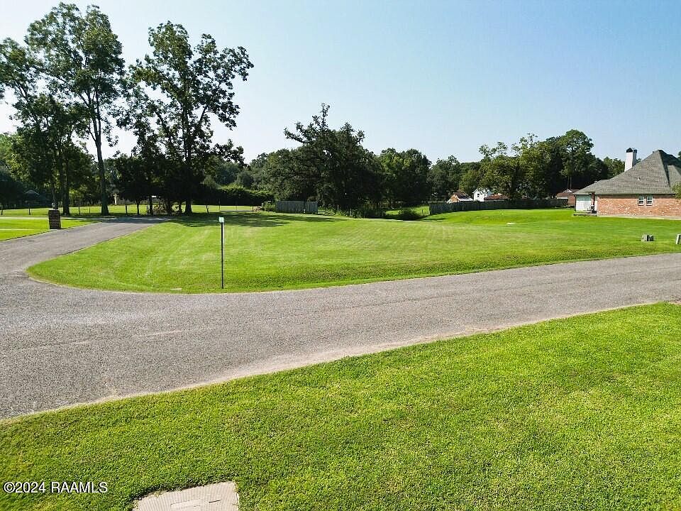 1st image of 1048 Live Oak Cir