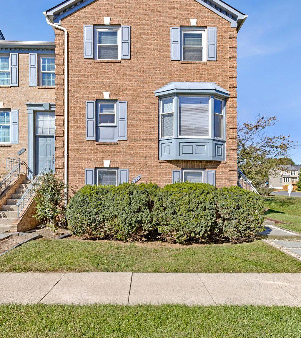 4 bed, 3.5 bath, 2090 sqft, $3,400 — Photo 4