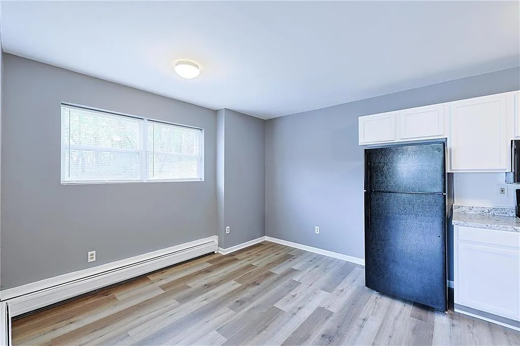 1 bed, 920 sqft, $1,900 — Photo 2