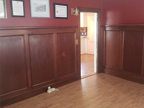5th image of 301 N Country Club Dr