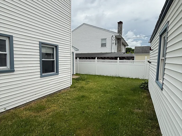 87 Parkside Dr N — Photo 30