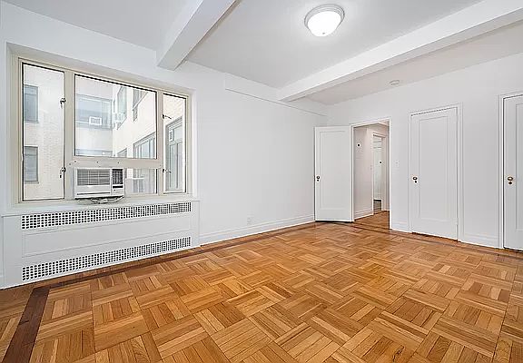 5th image of 20 E 35th St APT 10L