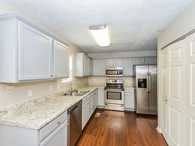 128 Louann Ln — Photo 7