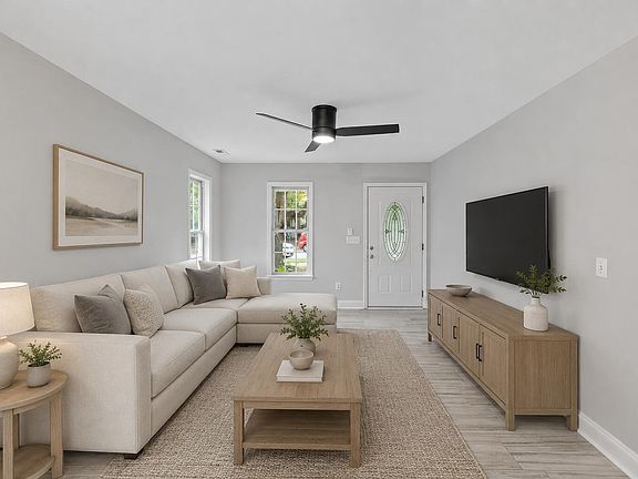 5th image of 210 Highgate Cir