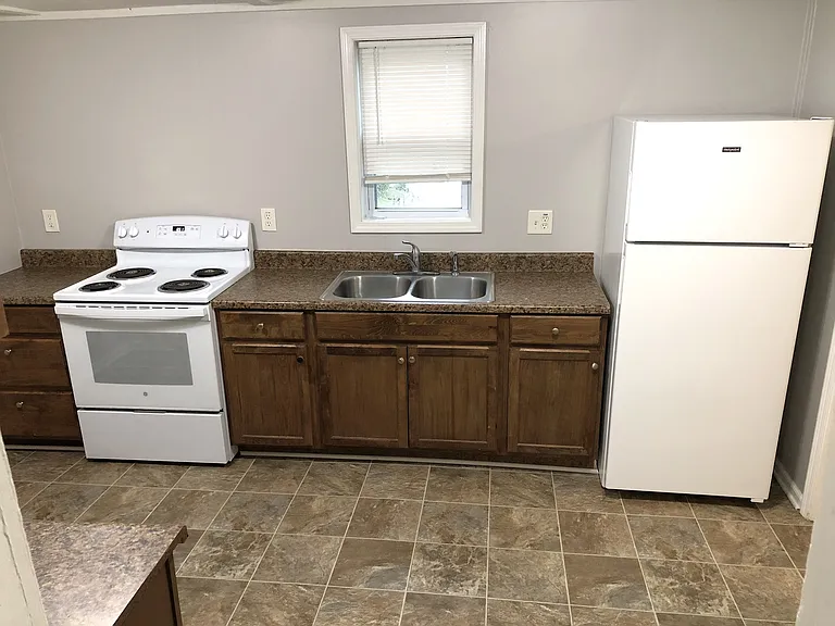 Kitchen, lots of counter space, fridge, oven/range