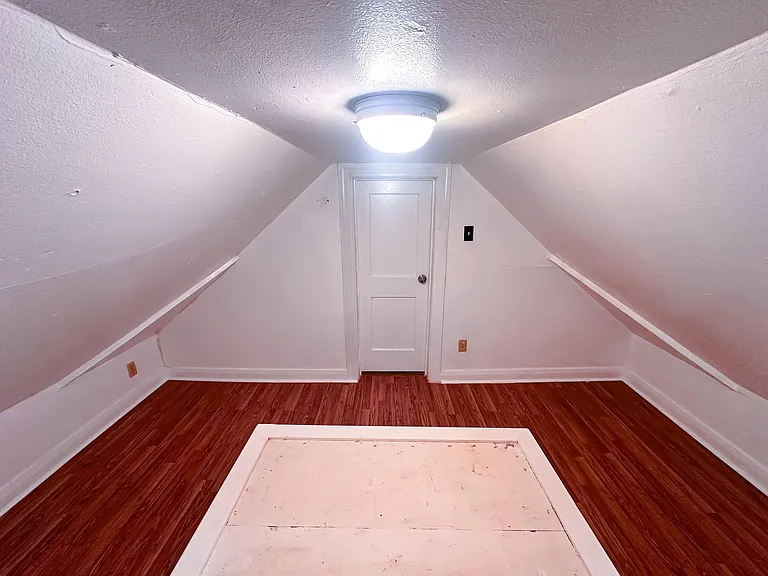 1142 Lyle St — Photo 19