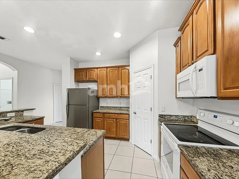1726 Palmerston Cir — Photo 4