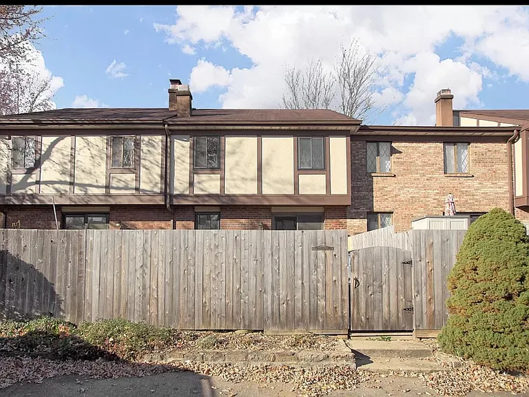 7519 Blackstone Ct — Photo 27