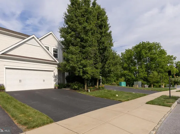 203 Sills Ln, Downingtown, PA 19335
