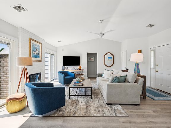 3rd image of 14 Saint Andrews Cir