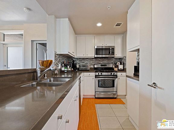 5th image of 930 E Palm Cyn #204