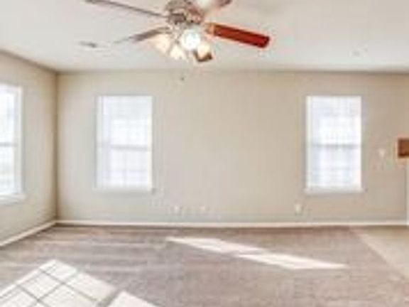 3rd image of 2993 Creekside Dr