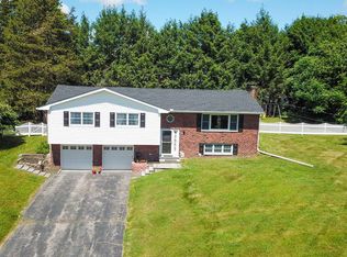 44 Skyview Dr, Poughkeepsie, NY 12603