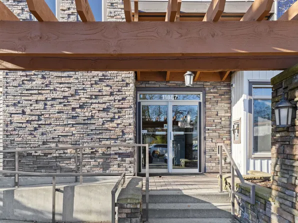 11887 Burnett St #301, Maple Ridge, BC V2X 6P6