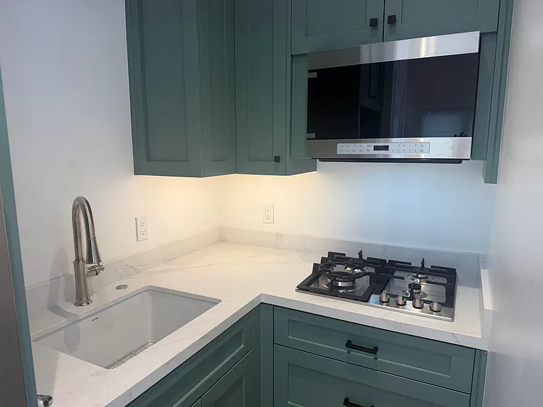 915 E Cota St #STUDIO — Photo 10