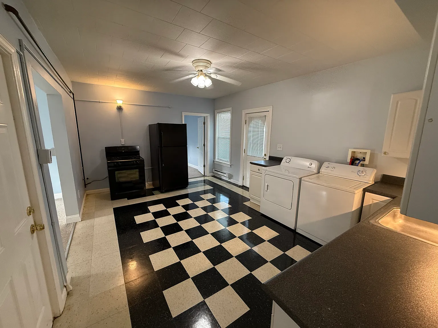 2 bed, 900 sqft, $1,795 — Photo 3