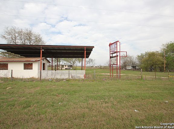 3rd image of 11984 Us Highway 87 W