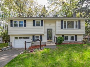 3 Roundtree Dr, Merrimack, NH 03054