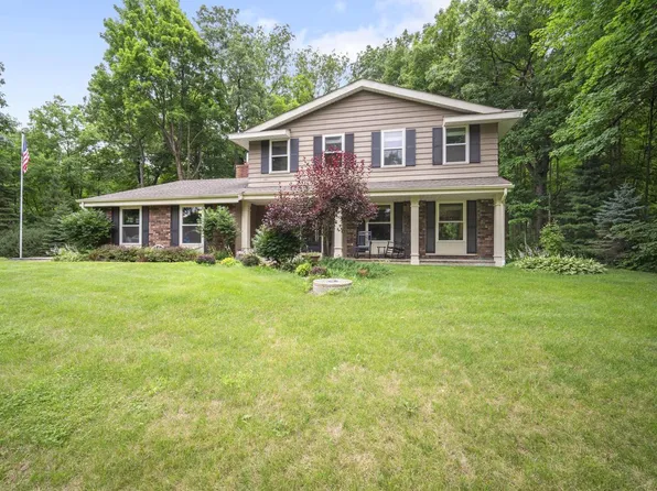 W265S7580 Crestview DRIVE, Waukesha, WI 53189