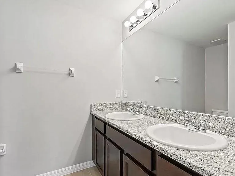 1406 SW Trafalgar Pkwy — Photo 9