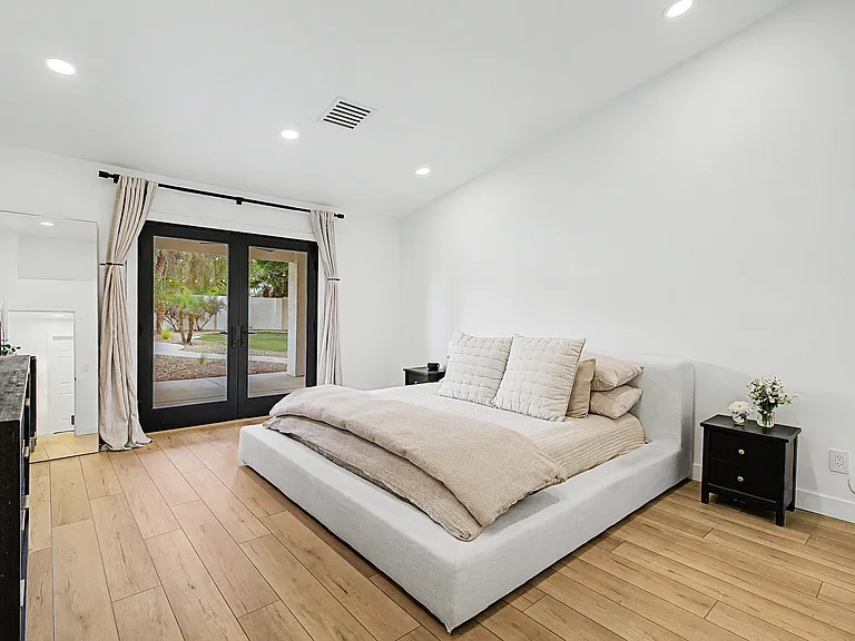 1053 E Bart St — Photo 32