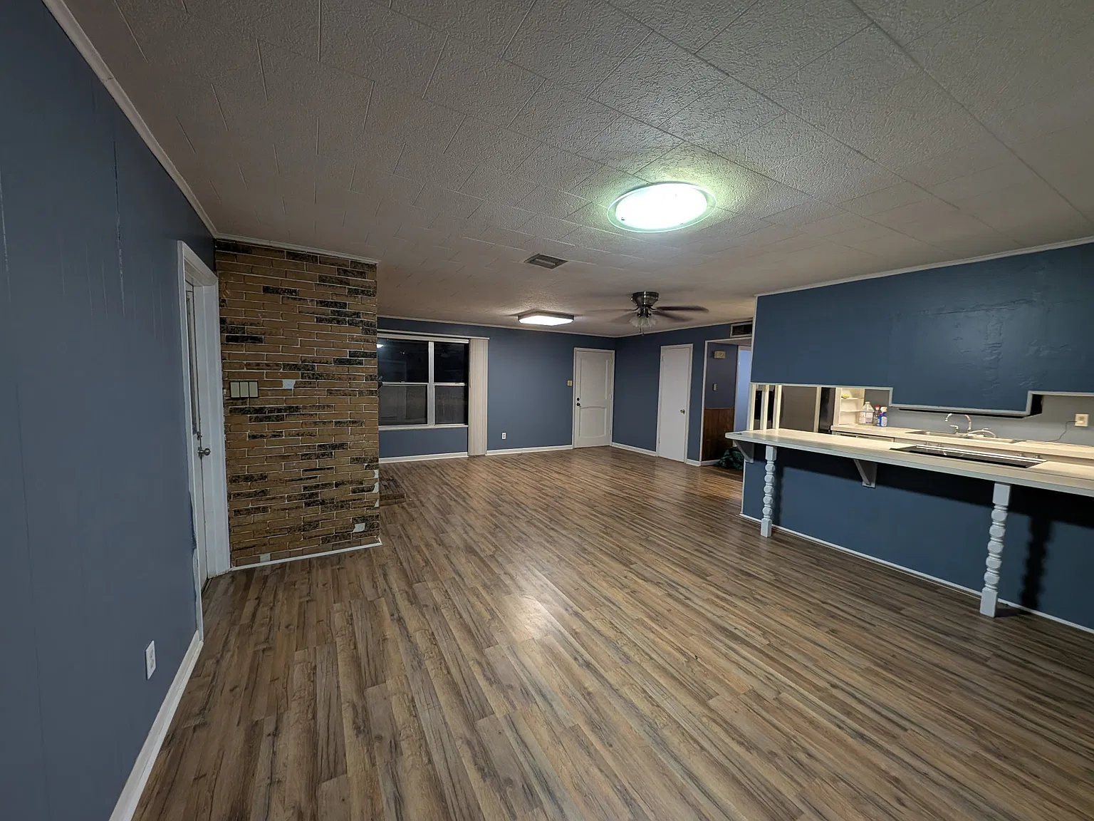 3 bed, 1.5 bath, 1422 sqft, $1,800 — Photo 3