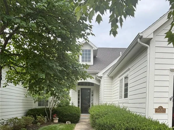 9657 Lime Stone Rd, Parkville, MO 64152