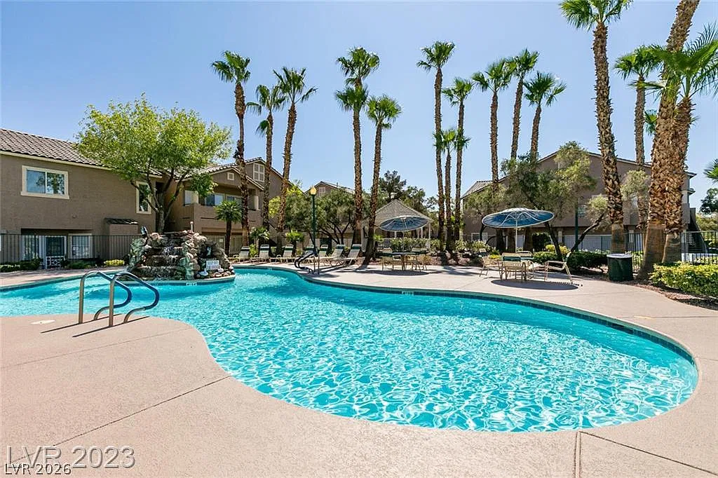2 bed, 2.0 bath, 1319 sqft, $2,995 — Photo 2