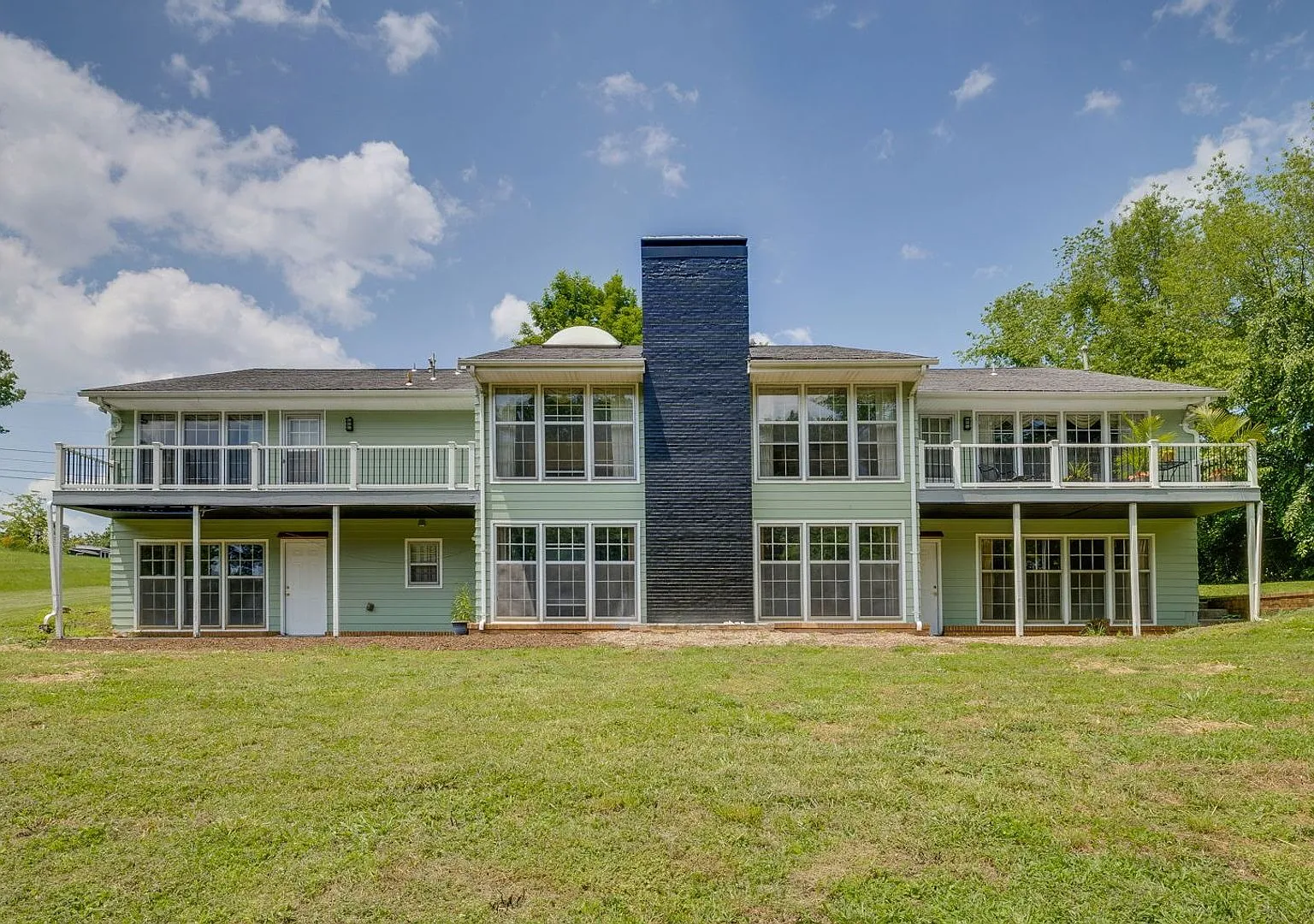 6 Bedroom / 3 Bath Home - Johnson City, TN — Photo 1