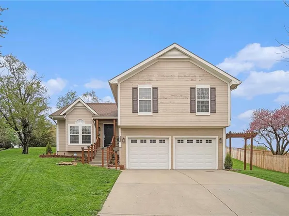 106 Jasmine Cir, Smithville, MO 64089