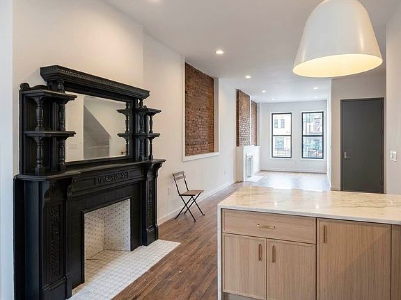 3rd image of 298 Halsey St #1