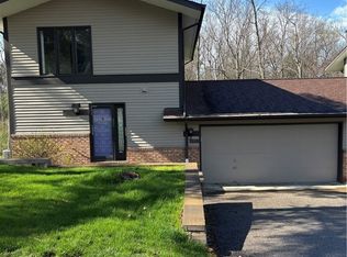 6951 Windward Hills Dr, Brecksville, OH