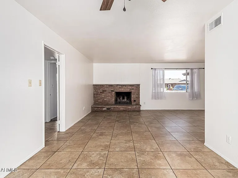 1213 E Riviera Dr — Photo 8