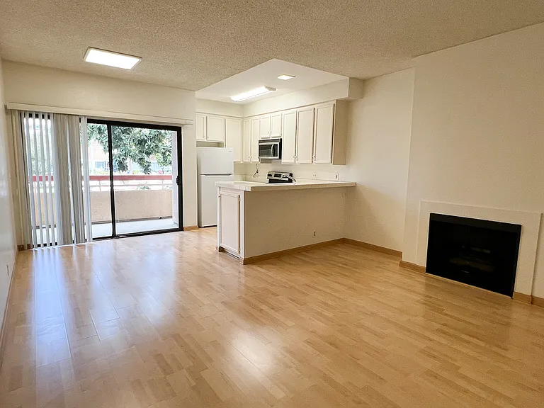 941 W Carson St #221 — Photo 8