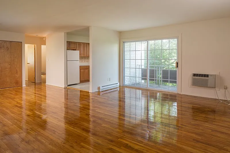 Hampton Oaks Apartments — Photo 2