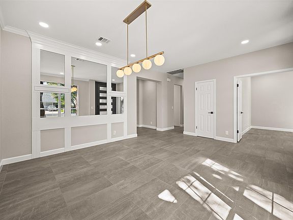 5th image of 4117 Travis Country Cir