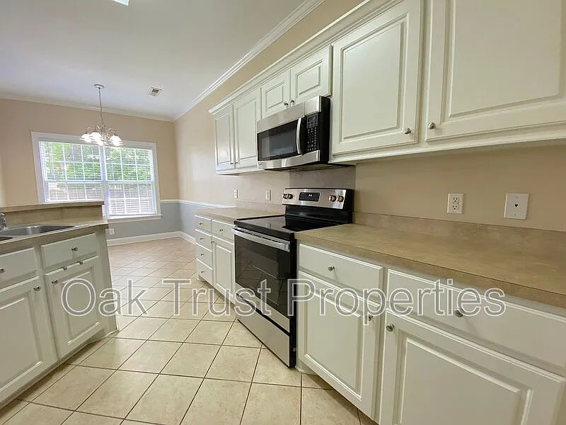 3 bed, 2.0 bath, 1448 sqft, $2,200 — Photo 4