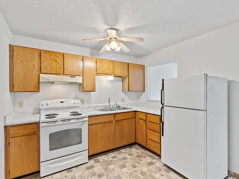 Liberty/Tambo Apartments — Photo 15