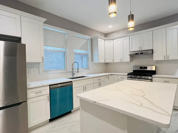 206 Winchester St #206, Brookline, MA 02446