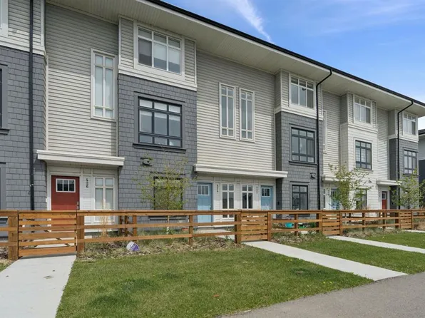 424 S 210th Ave SW, Calgary, AB T2X 1K4