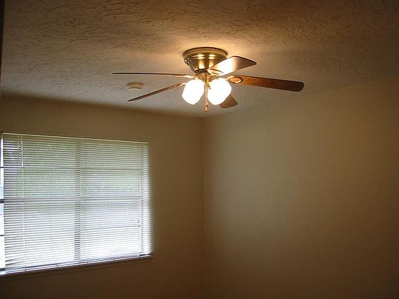4th image of 7418 S Elm Ave