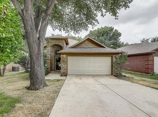 504 Kelley Ct, Fort Worth, TX 76120