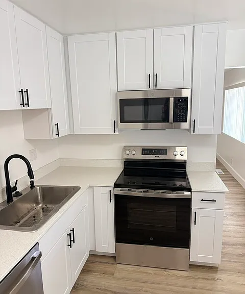 995 E Taylor St — Photo 6