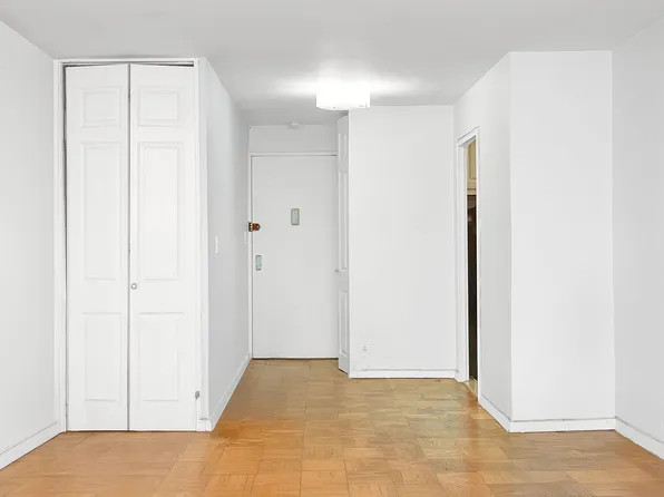 220 East 57th Street image 9 of 18