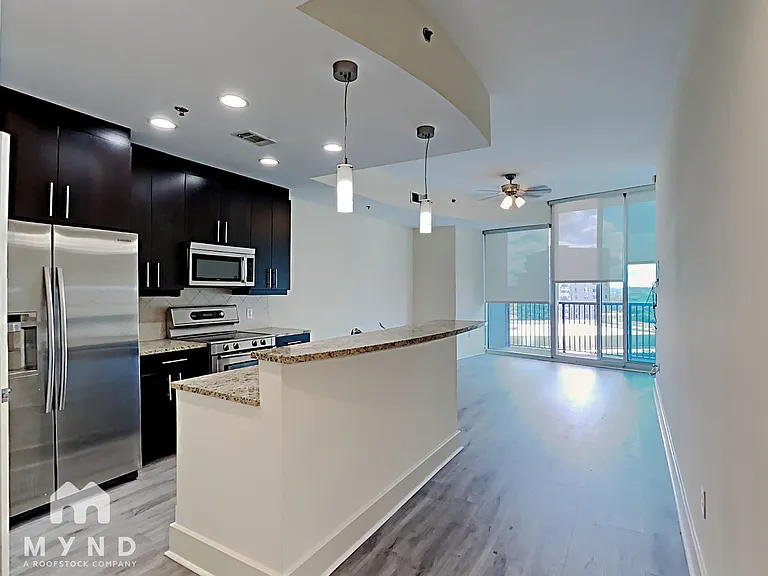1080 Peachtree St NE #1406 — Photo 3