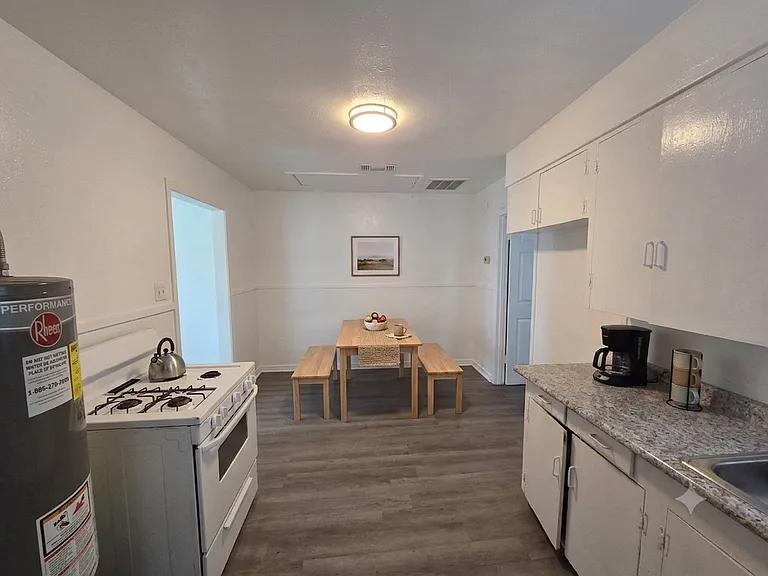 1007 Traffic St #1007 — Photo 4