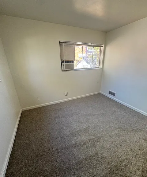 951 E Logan Ave #B — Photo 16