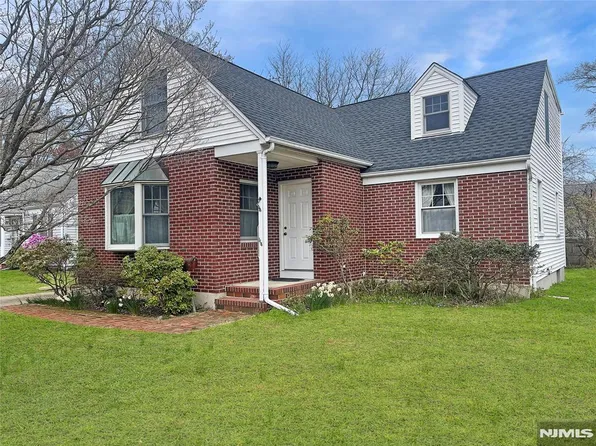 114 Brookside Ave, Cresskill, NJ 07626