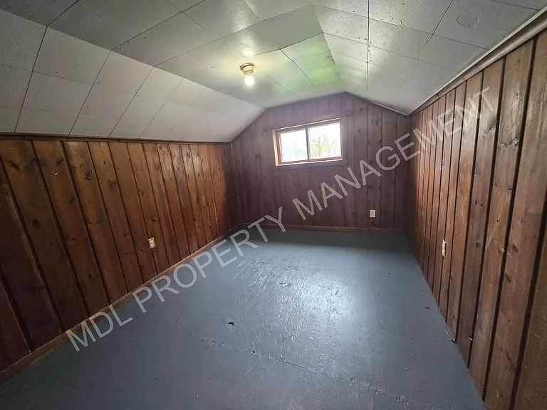 1402 Cass St — Photo 10