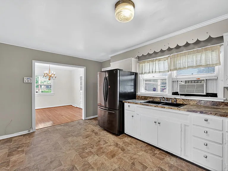 1009 Elliott Ave — Photo 7